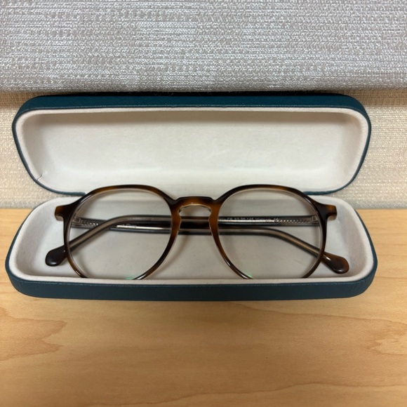 Classic Brown Glasses - Picture 1 of 4